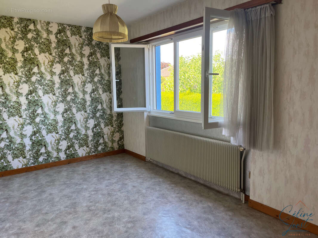 EXCLUSIF ! Lumineuse maison de type plain-pied sur 6,17 ares au calme - photo 9