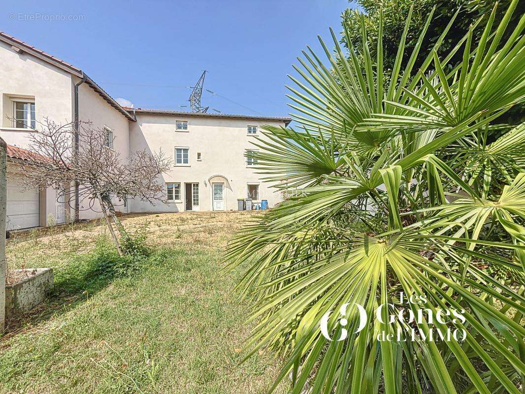 Maison à GREZIEU-LA-VARENNE