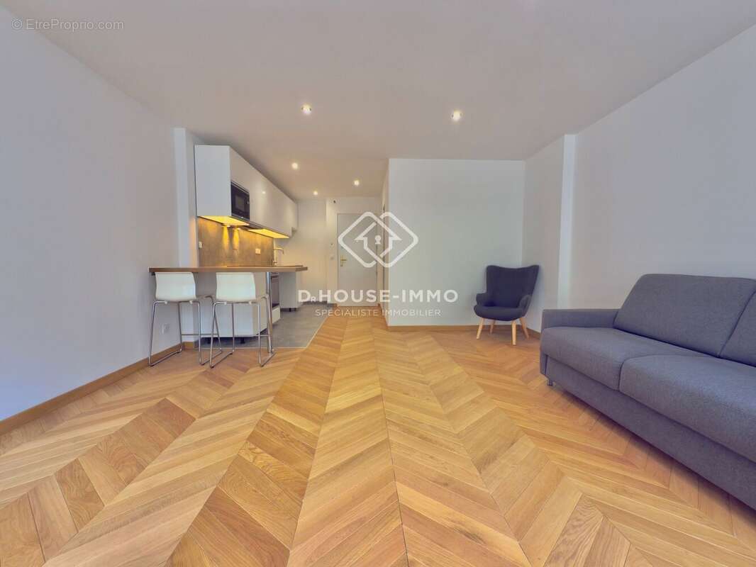Appartement à PARIS-8E