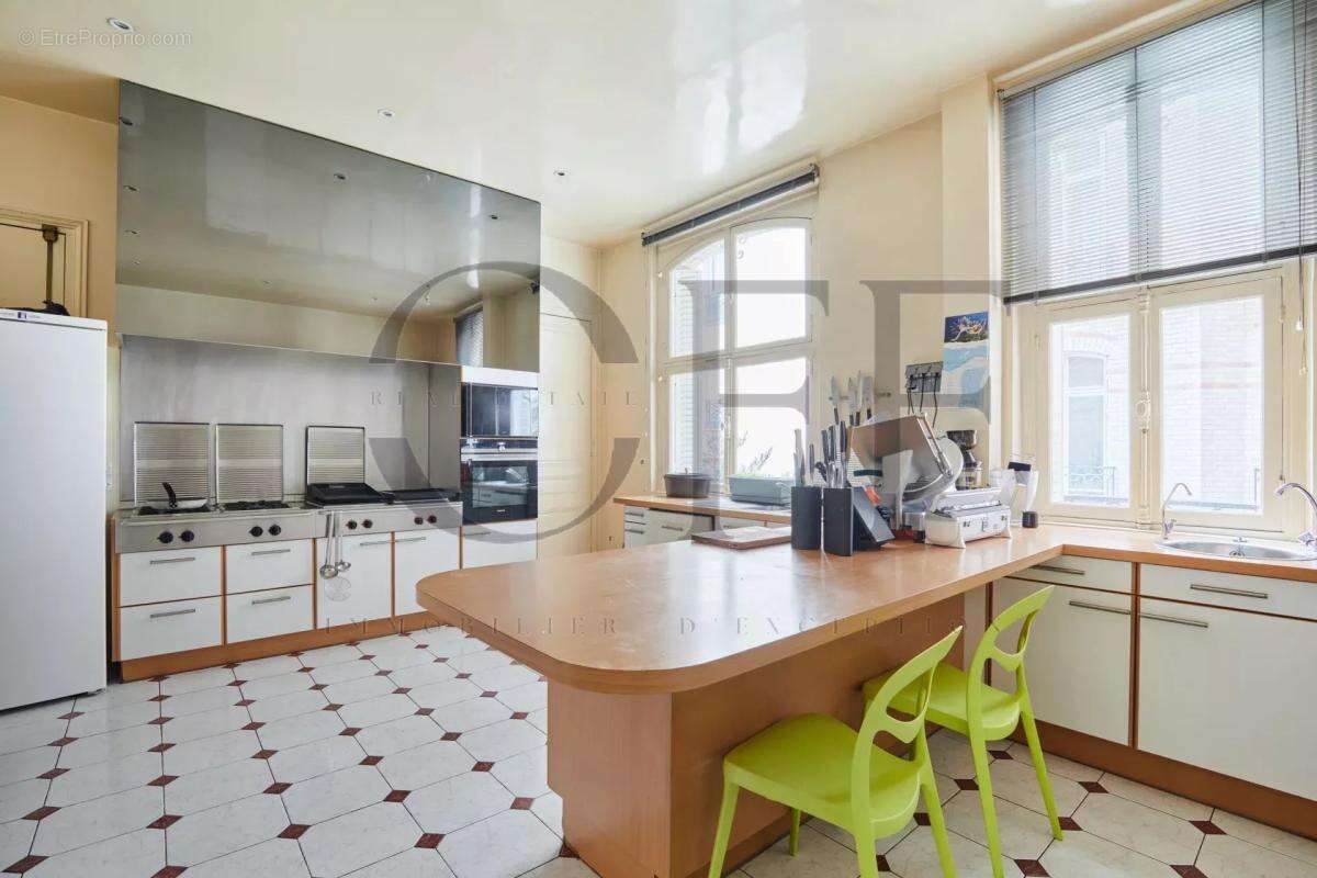 Appartement à PARIS-17E