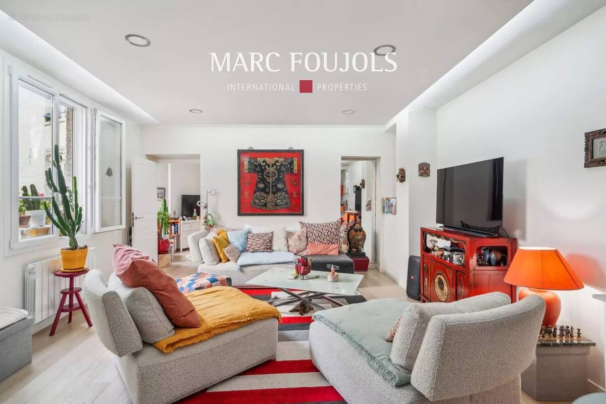 Appartement à PARIS-16E