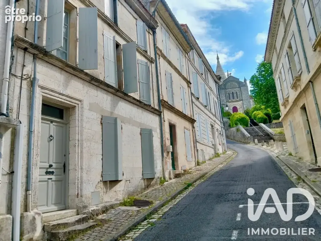 Photo 1 - Maison à VILLEBOIS-LAVALETTE