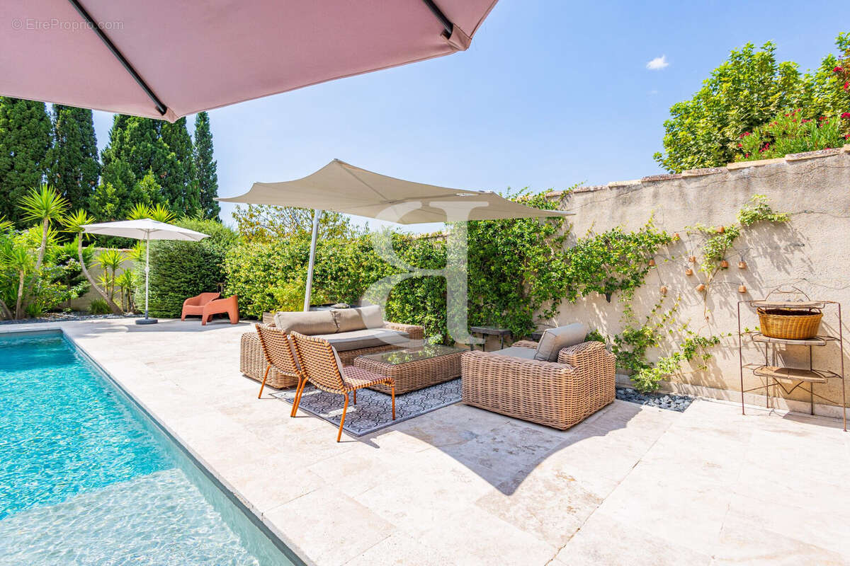 Maison 252 m² à Saint-Remy-De-Provence  - photo 6