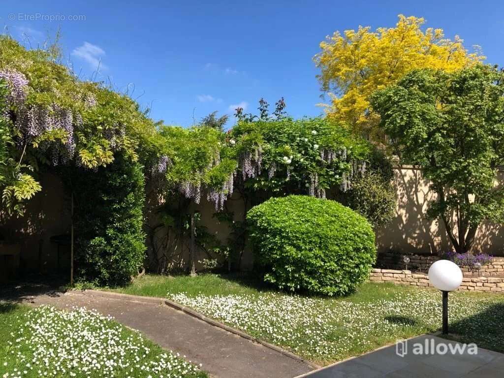 Maison à CHANTELOUP-LES-VIGNES