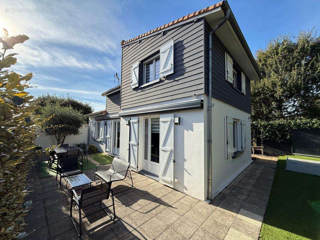 Maison à VAUX-SUR-MER