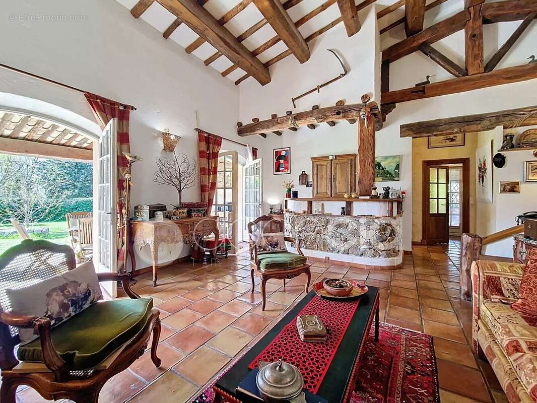 Maison à SAINT-CEZAIRE-SUR-SIAGNE