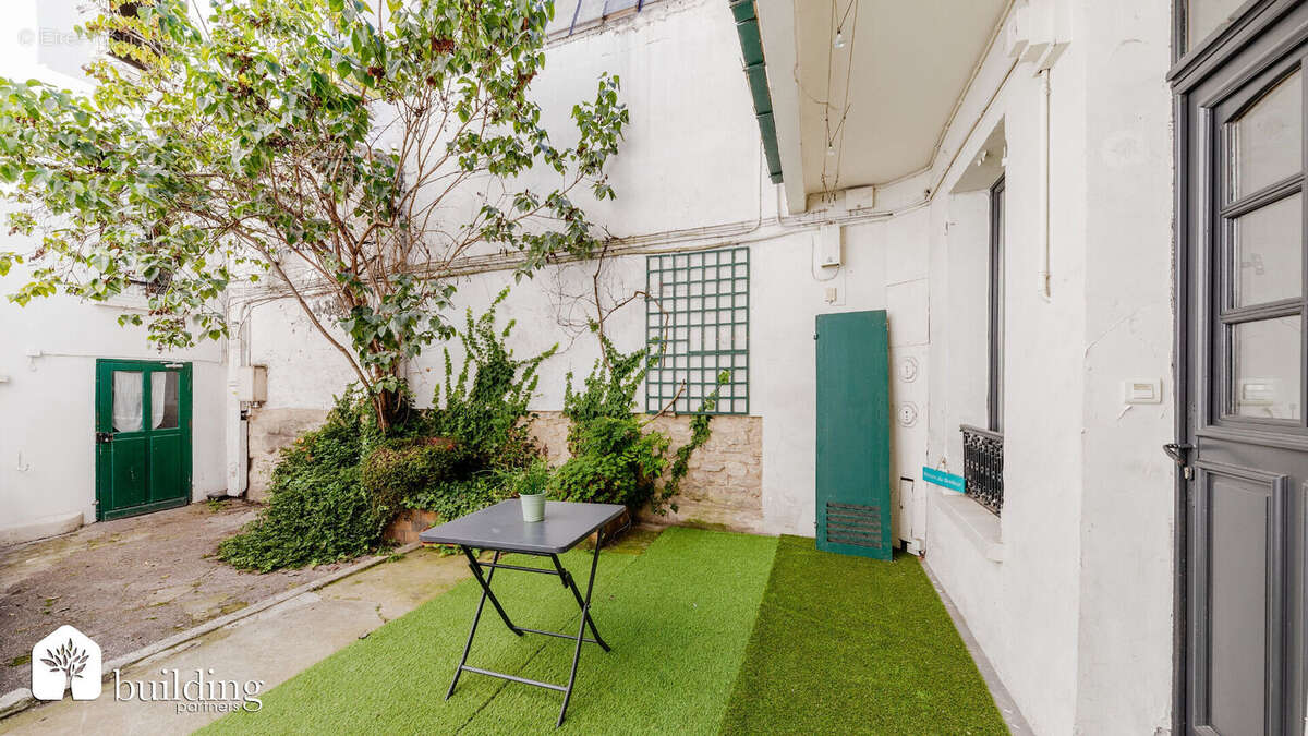 À vendre - Levallois-Perret Parc des 5 Continents - Maison ancienne rénovée avec terrasses de 139 m² - photo 3