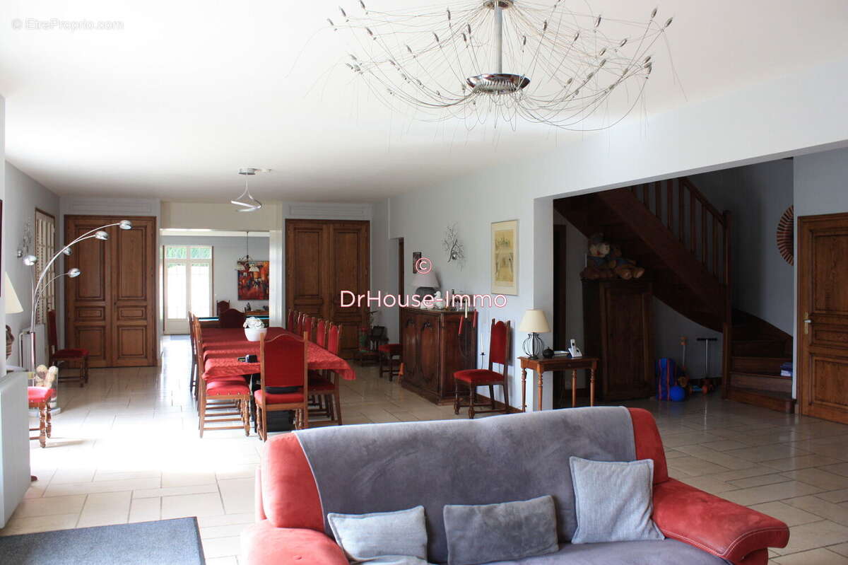Maison 570 m² à Coullons  - photo 6