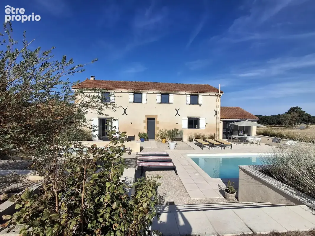 Exceptionnelle maison en pierre rénovée avec quatre chambres et piscine chauffée - photo 20