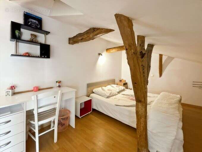 Non loin de FLEURANCE, village avec écoles, maison de charme habitable de plain pied avec jardin - photo 10