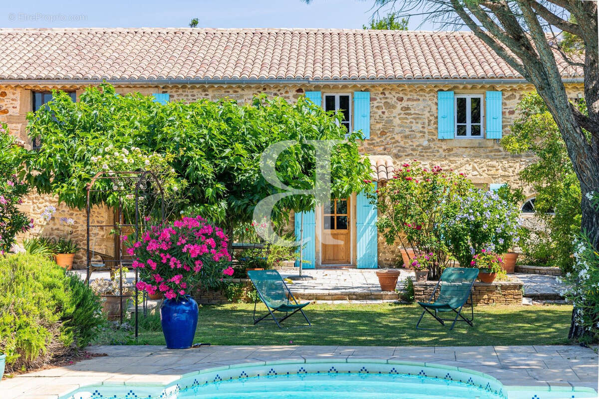 Maison à SAINTE-CECILE-LES-VIGNES