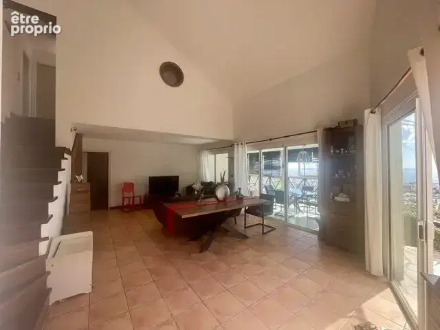 Maison 186 m² à Saint-Denis  - photo 4
