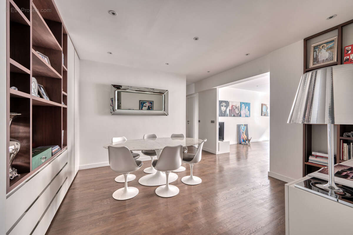 Appartement à PARIS-16E