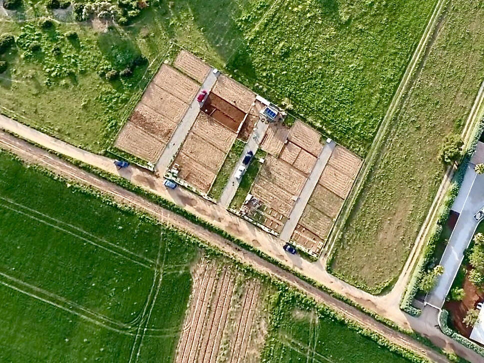 Terrain à VIC-LA-GARDIOLE