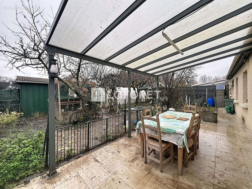 Maison à MONCETZ-LONGEVAS