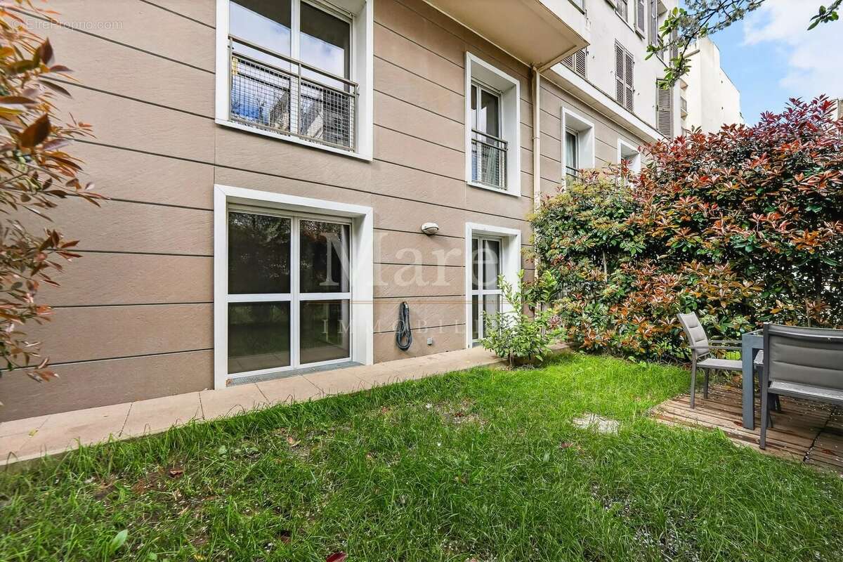 Appartement à COURBEVOIE