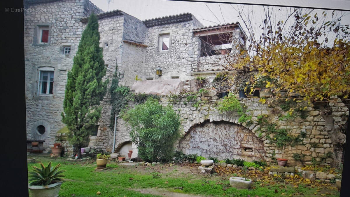 Maison à LA GARDE-ADHEMAR