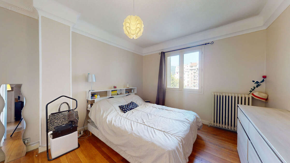 Appartement 3 pièces de 82 m2 avec 2 balcons - Vallier / Libération - Grenoble - photo 10