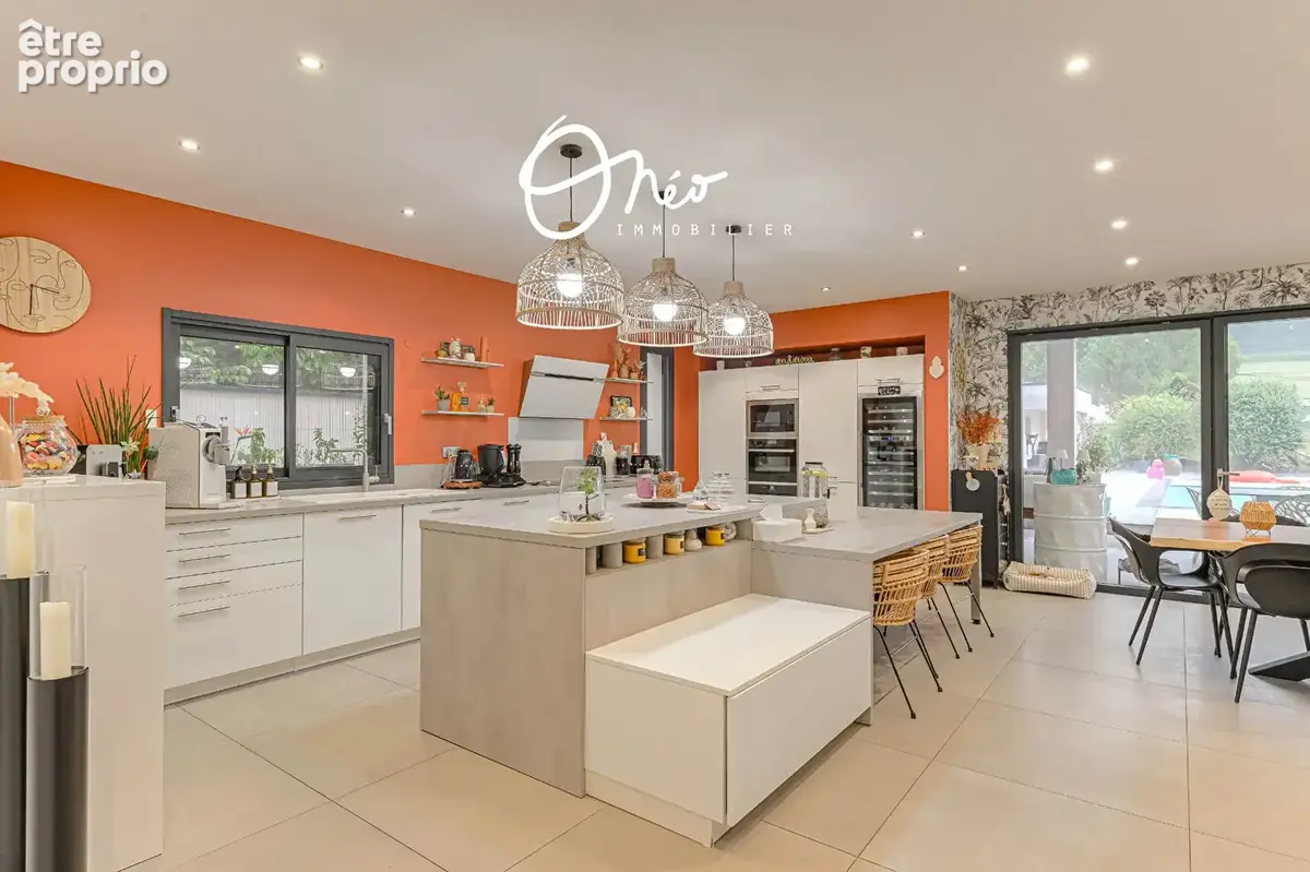 Coeur village - Villa contemporaine de 282 m2 sur sa parcelle de 2148 m2 - photo 9