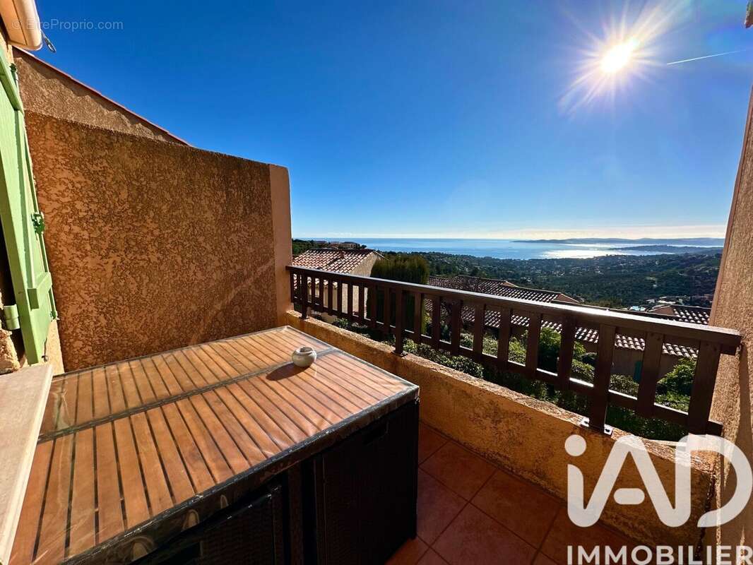 Photo 2 - Appartement à ROQUEBRUNE-SUR-ARGENS