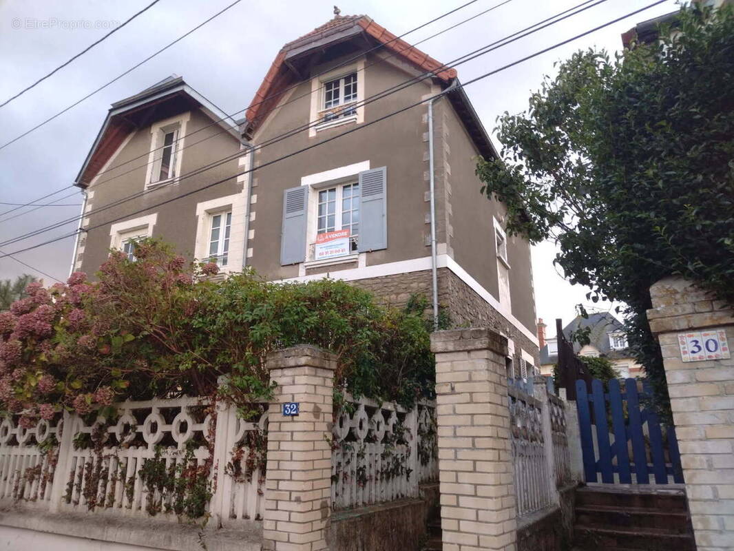 Maison à PORT-EN-BESSIN-HUPPAIN