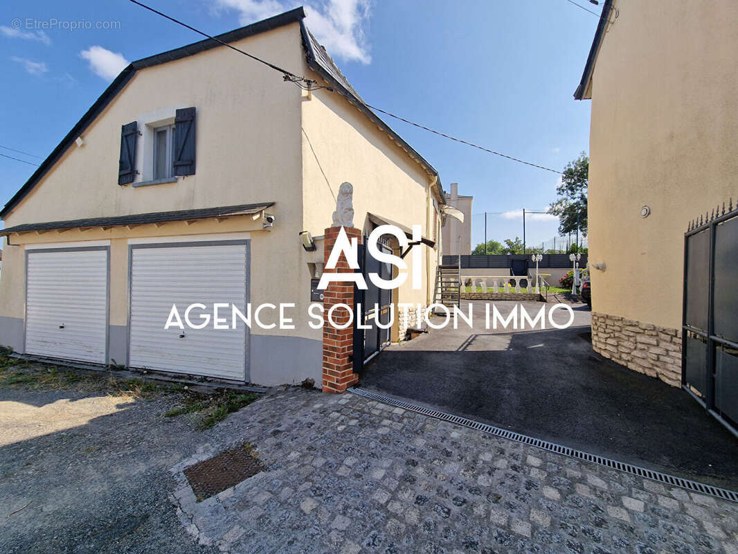 Ensemble Immobilier Maison principale + studio et grands garage - 600m² de terrain - photo 9