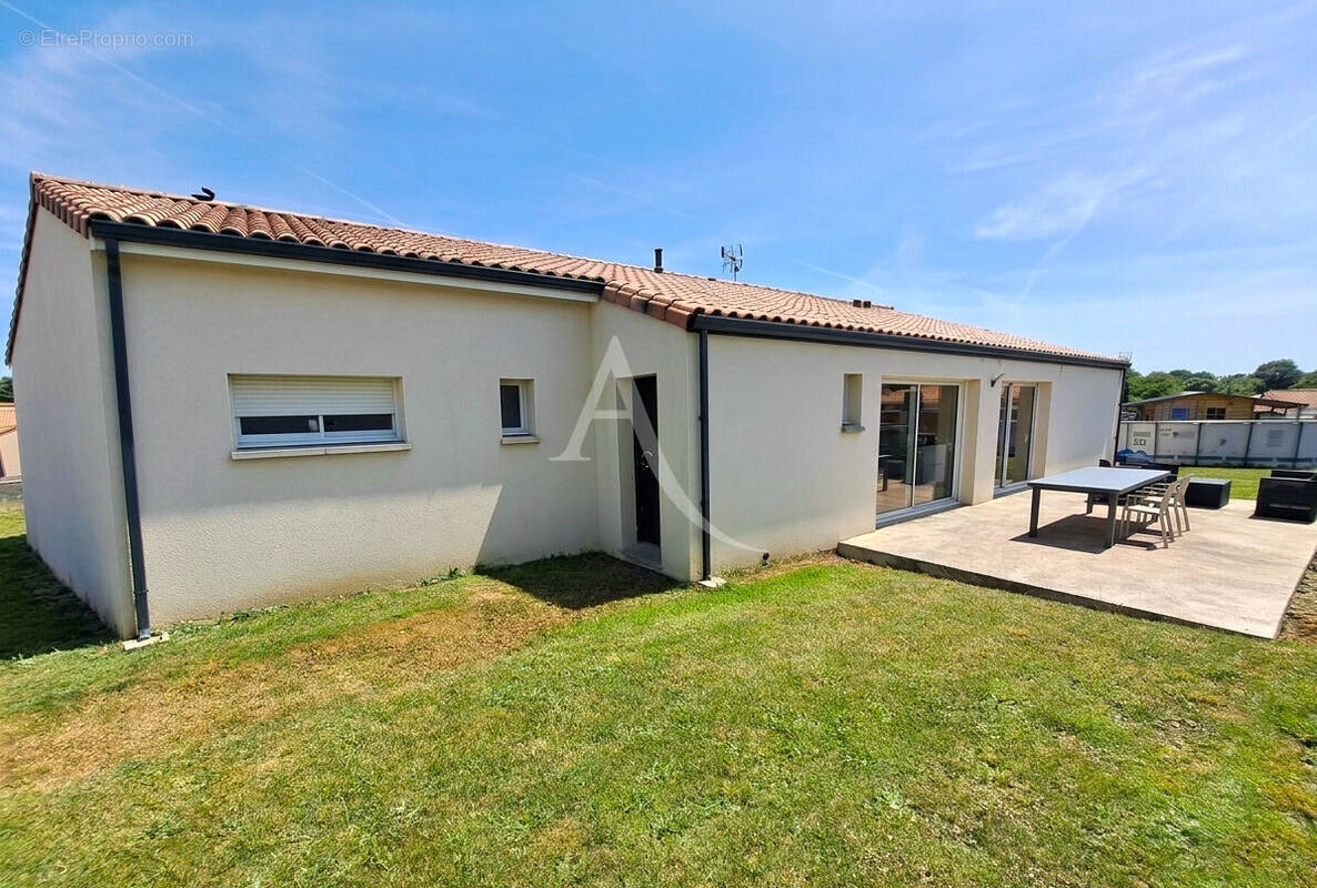 Maison à MESNARD-LA-BAROTIERE