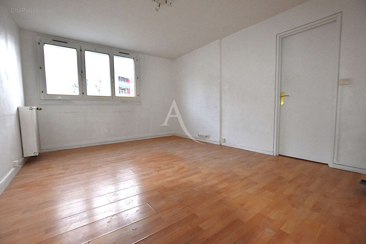 Appartement à COMBS-LA-VILLE