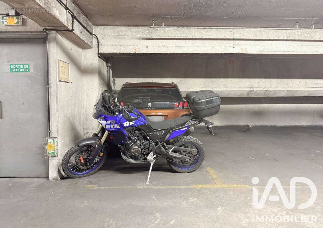Photo 2 - Parking à PARIS-9E