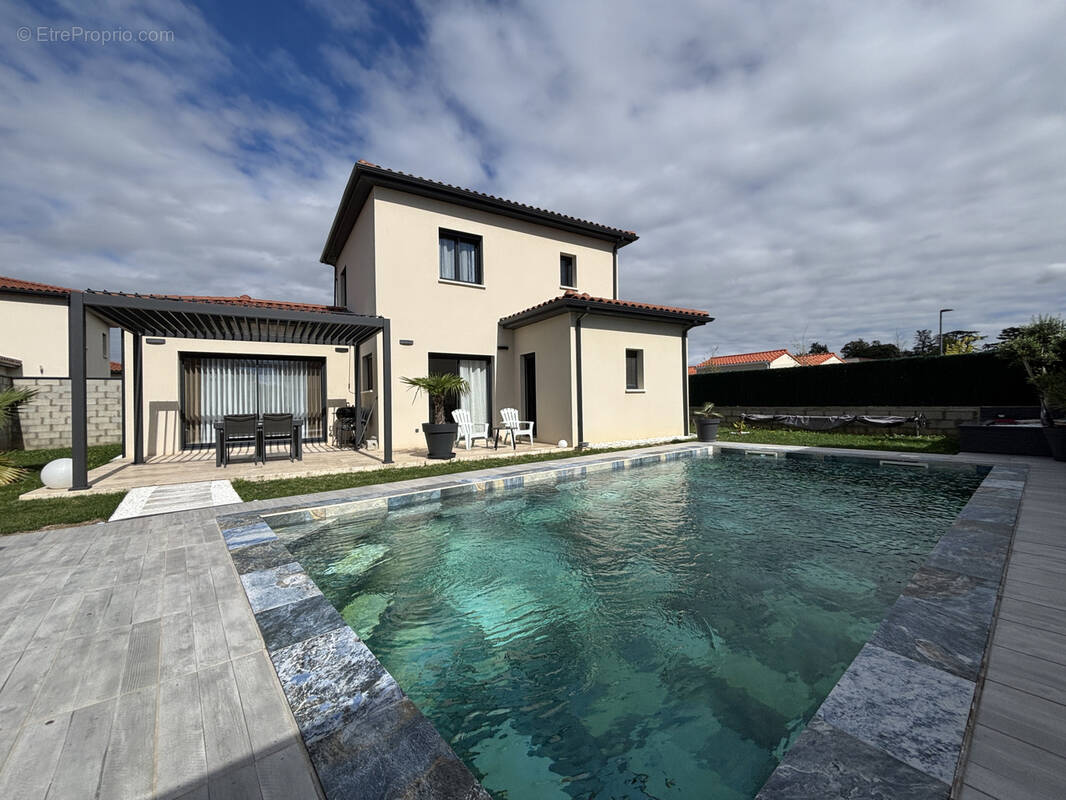 Maison à LIVRON-SUR-DROME