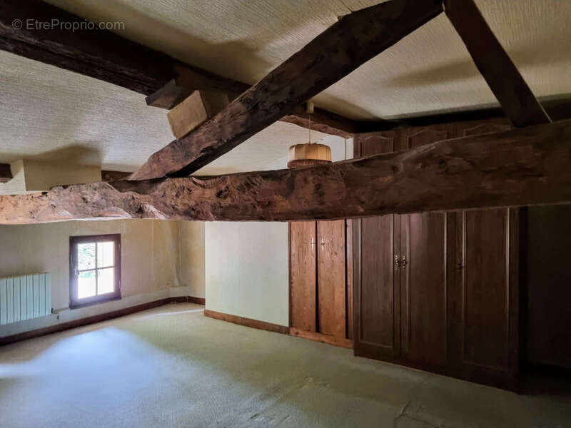 Maison à LES ARTIGUES-DE-LUSSAC