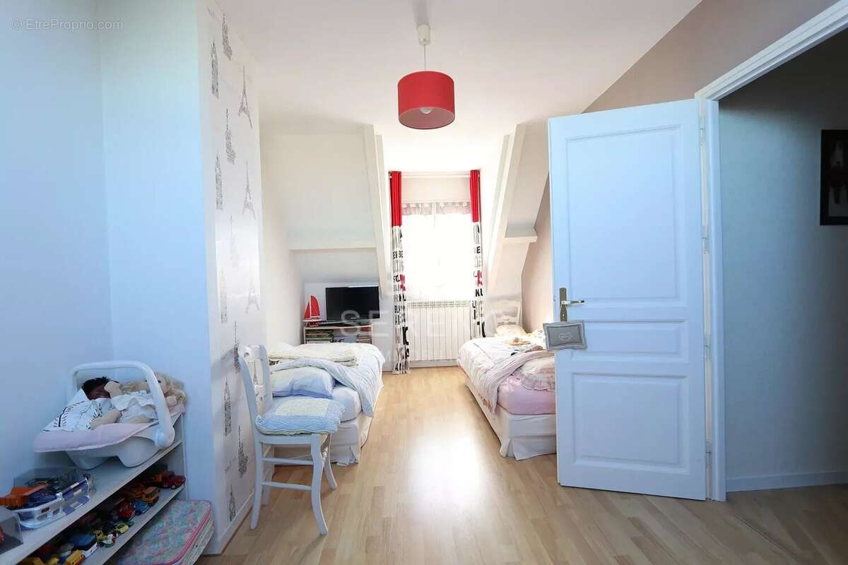 Maison à CHAMPS-SUR-MARNE