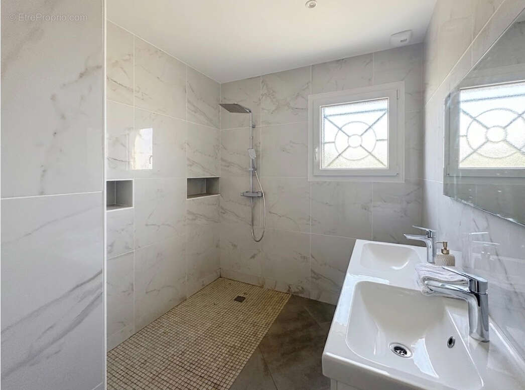 Maison familiale  plain pied 5 chambres - photo 7