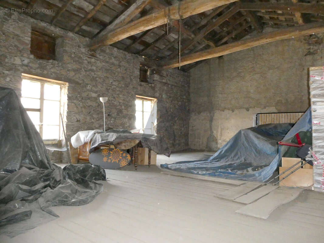 Maison à LONGESSAIGNE