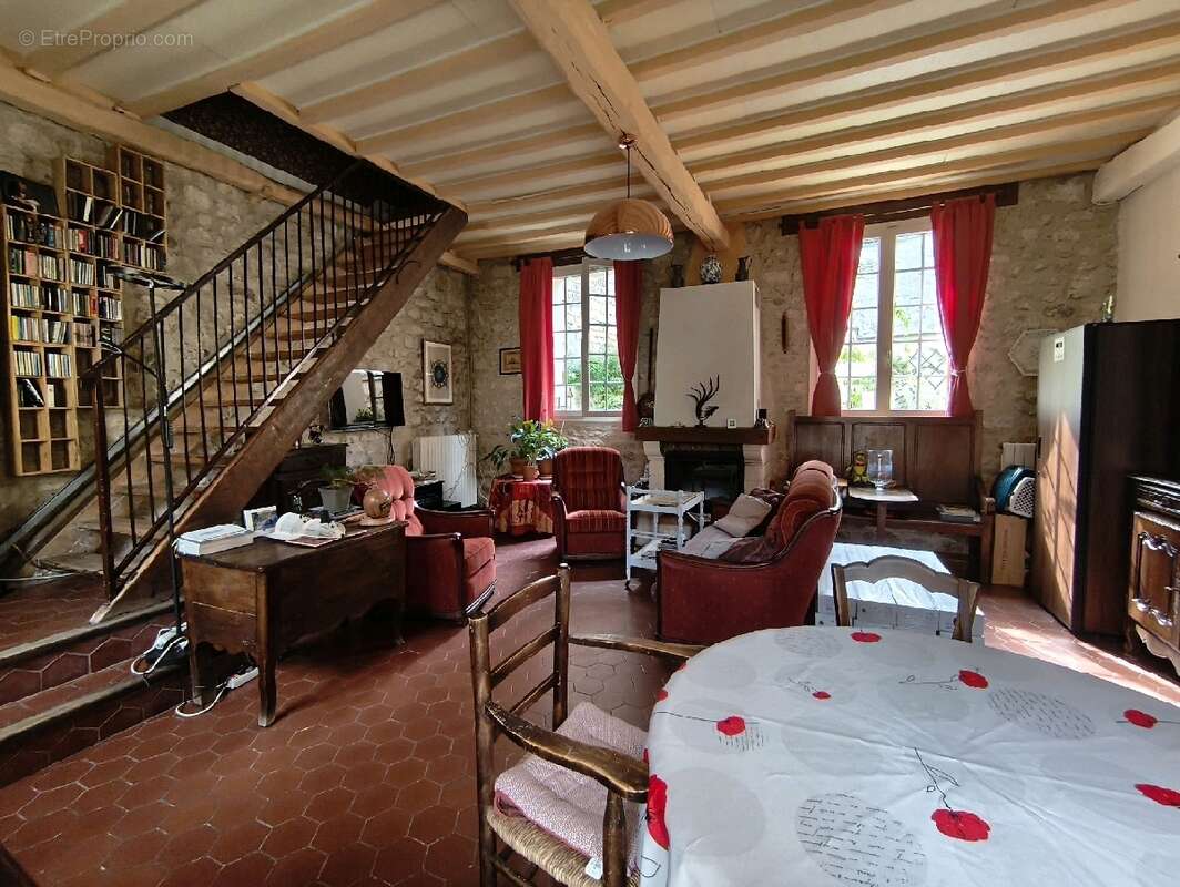 Maison 103 m² à Nesles-La-Vallee  - photo 2