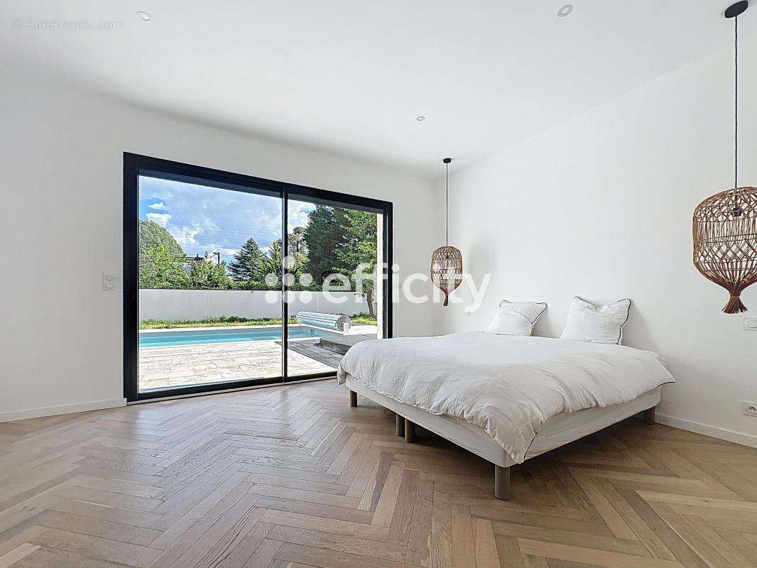 Maison 285 m² à Saint-Cyr-Sur-Loire  - photo 10