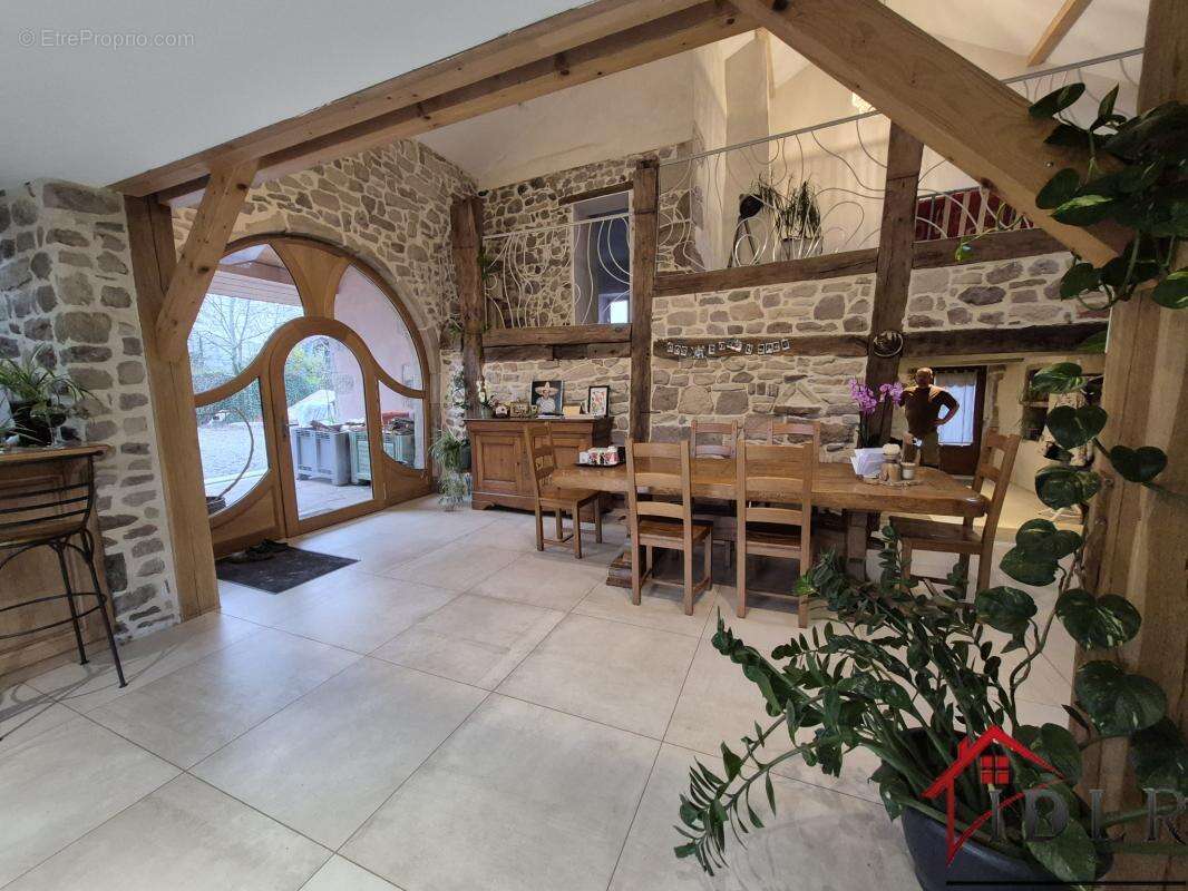 Maison à LA LANTERNE-ET-LES-ARMONTS