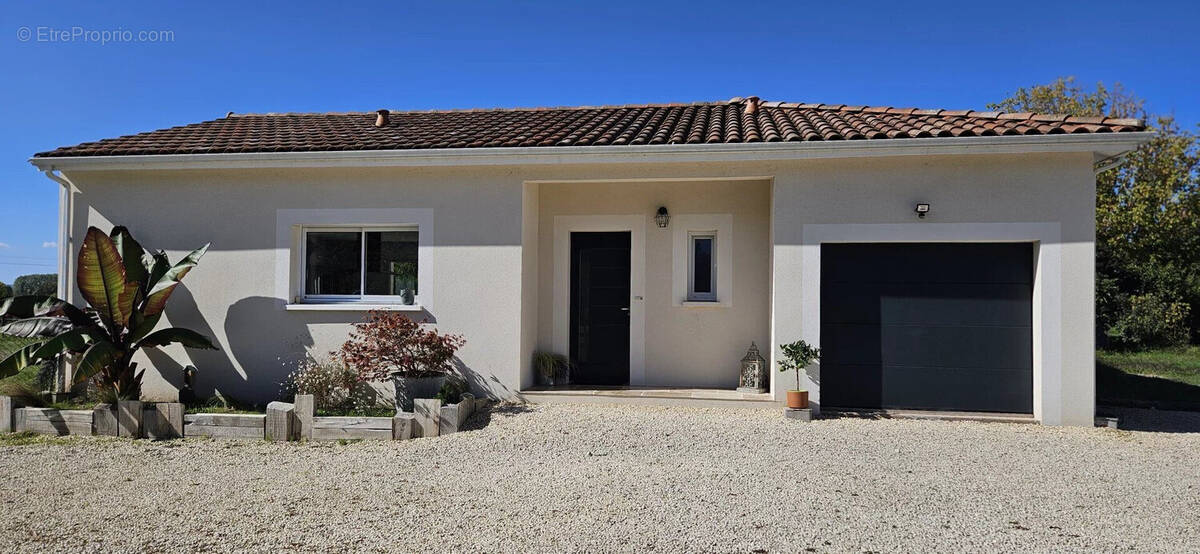 Maison à COURS-DE-PILE