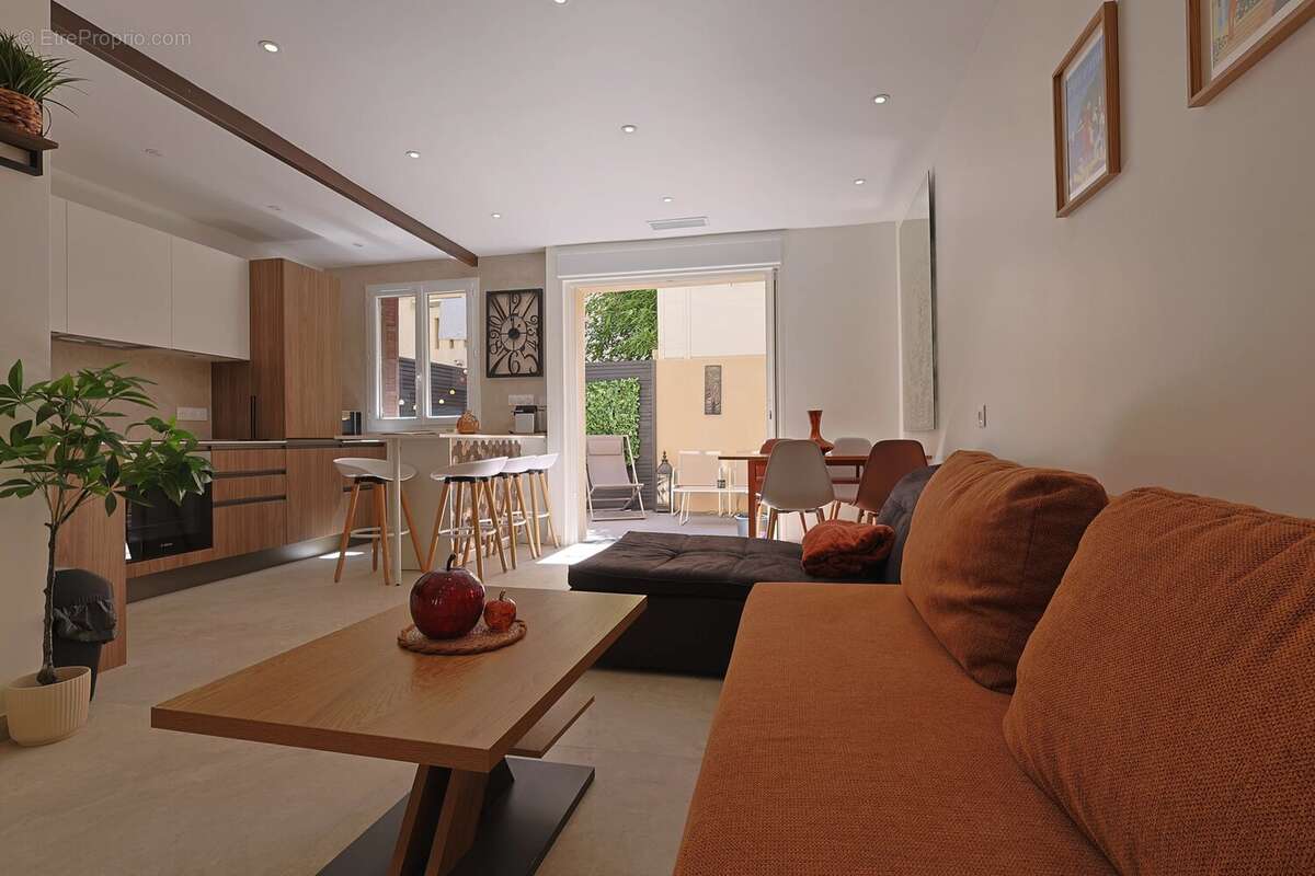 Appartement à VALLAURIS