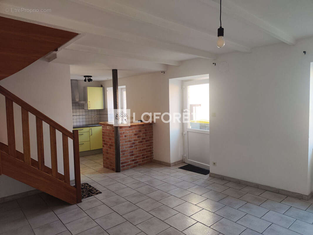 Plus de 70 m² de charme au coeur de Goudelin, à deux pas du littoral ! - photo 2