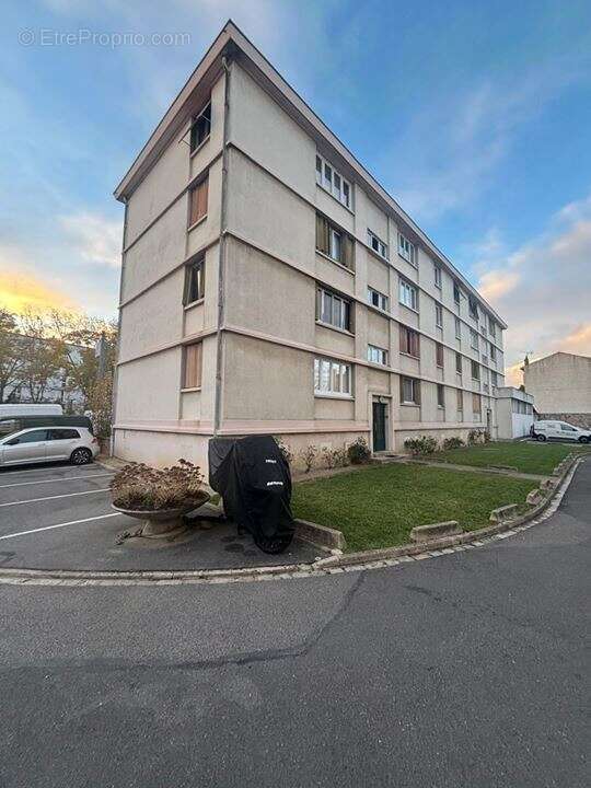 Appartement à VILLENEUVE-LA-GARENNE