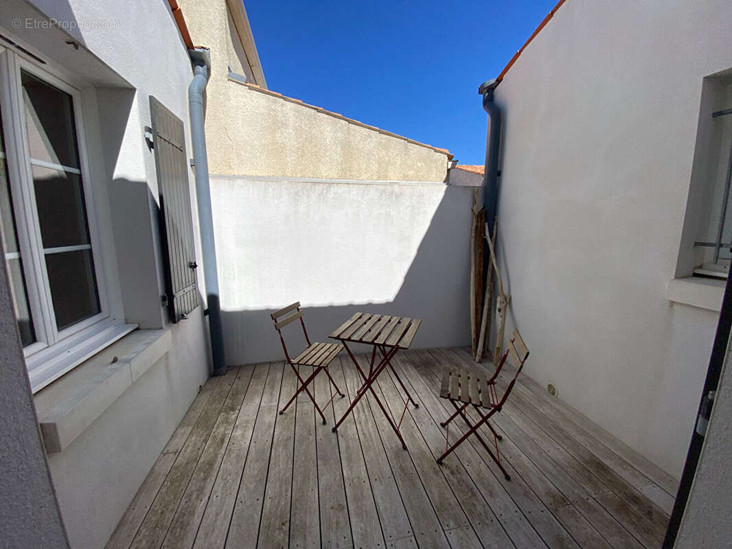 SAINT DENIS - très belle Villa de 2018 - 6 chambres - 153 m2 - photo 11
