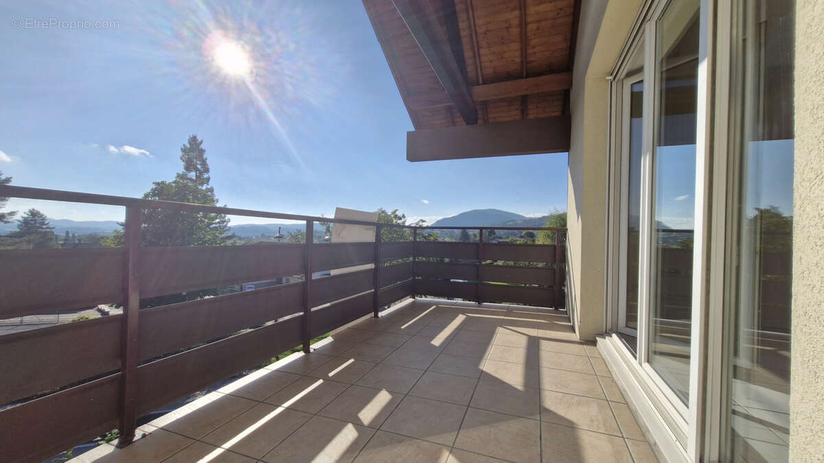 Appartement à PRINGY