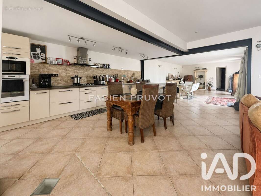 Maison 211 m² à Herblay  - photo 2