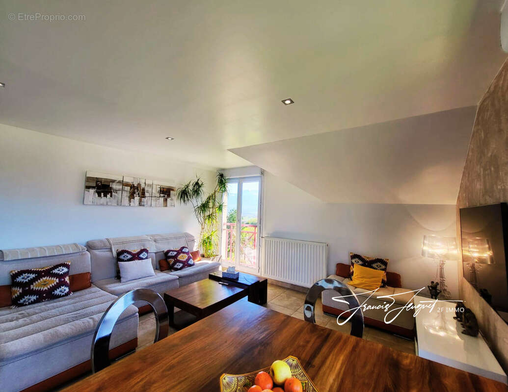 Appartement à POISY