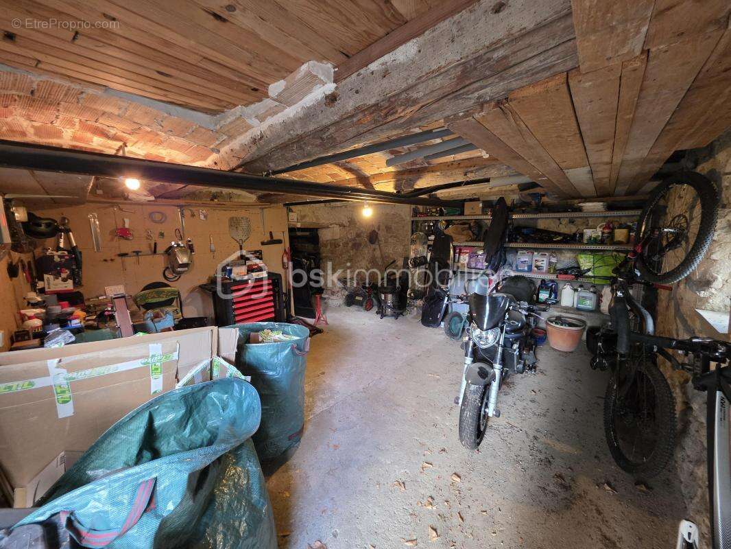 Maison à SAINT-JULIEN-DE-PEYROLAS