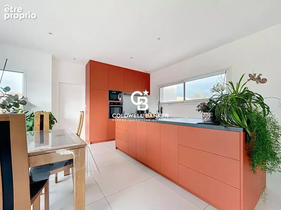 Maison contemporaine avec garage - La vie au coeur du bourg à proximité de la plage. - photo 3