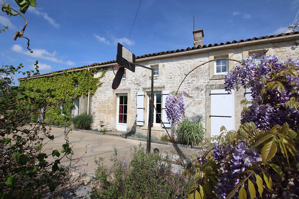 Maison à COULONGES-SUR-L'AUTIZE