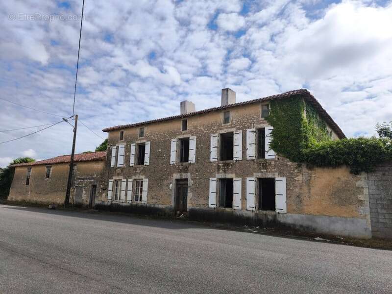 Maison à VERTEUIL-SUR-CHARENTE