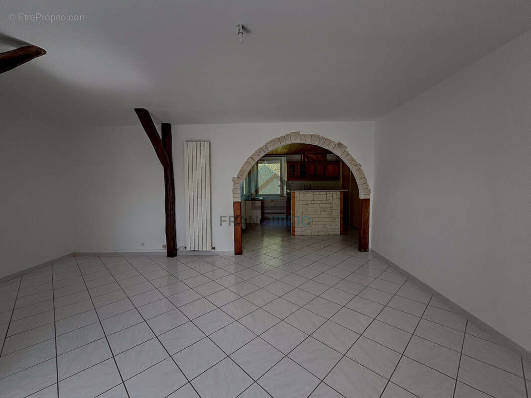 Appartement à PONT-DE-ROIDE